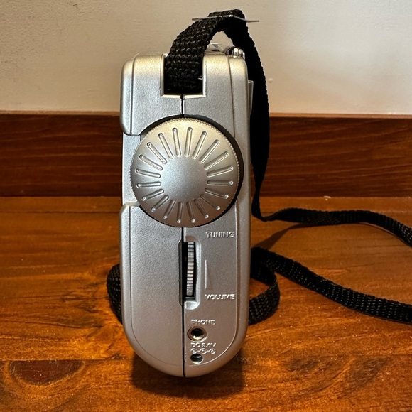 Sonnet Portable Radio R-3582 12 Band World Receiver FM/AM Dynamo Rechargeable - Picture 3 of 4